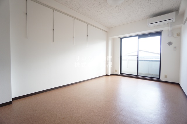 居室・リビング　南向きで日当たり良好なお部屋！暖かな日差しが入ります♪