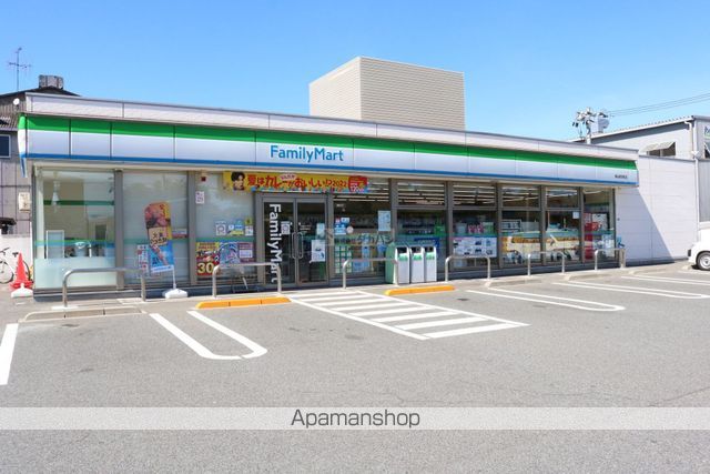 コンビニ　ファミリーマート（コンビニ）まで1638m