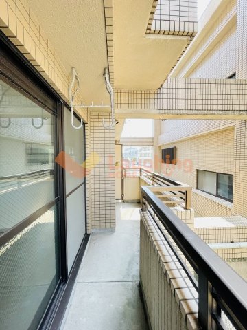 バルコニー　外からの目が気にならないバルコニーで洗濯物が干せます