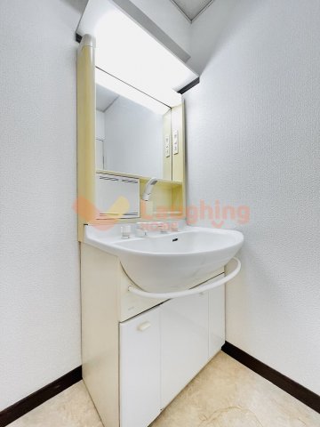 洗面設備　ゆったりとスペースのある洗面所