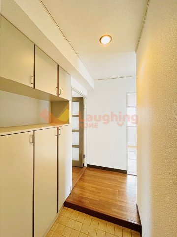 玄関　収納もある玄関です