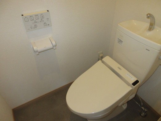 トイレ　別部屋参考写真となります。