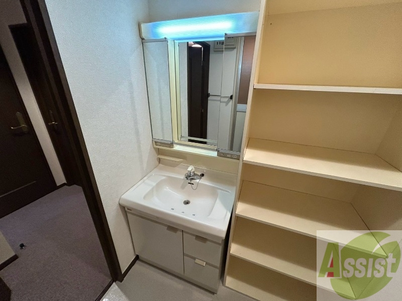 洗面設備　洗面台。身支度にはかかせないですよね～。