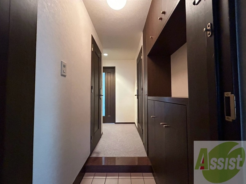 玄関　玄関の様子です。明るい印象ですね。気分もあがりそう。