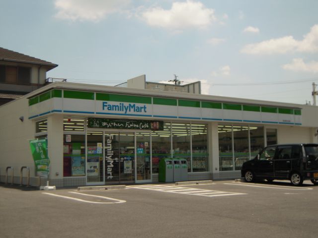 コンビニ　ファミリーマート（コンビニ）まで480m