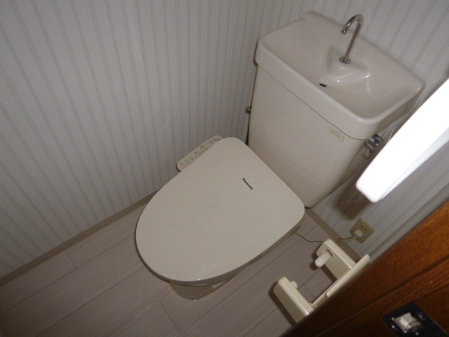 トイレ　温水洗浄便座