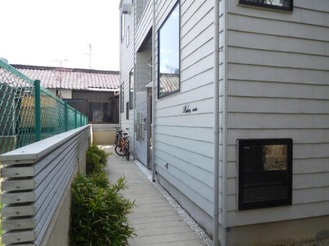 エントランス　築浅なので綺麗です。