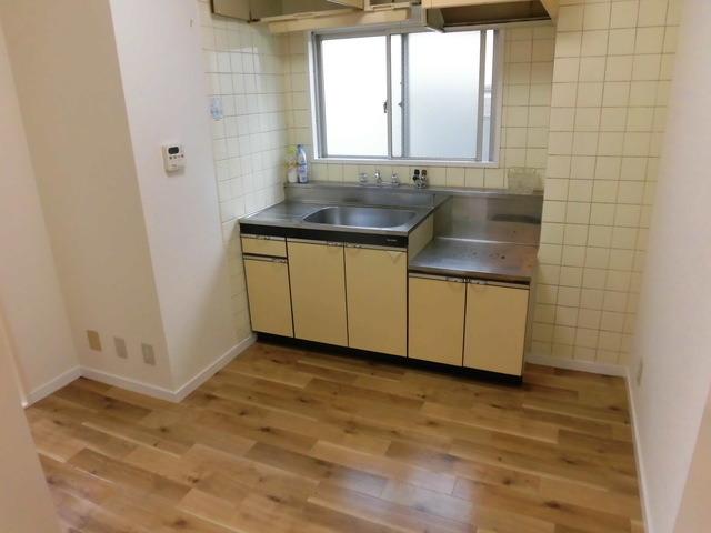 キッチン　キッチン周りに広さが有りますよ