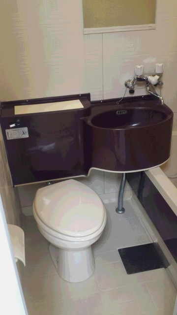 トイレ　洋式のトイレはゆとりが有ります