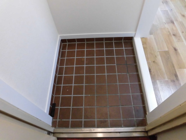 玄関　玄関は段差も小さくて安全ですよ