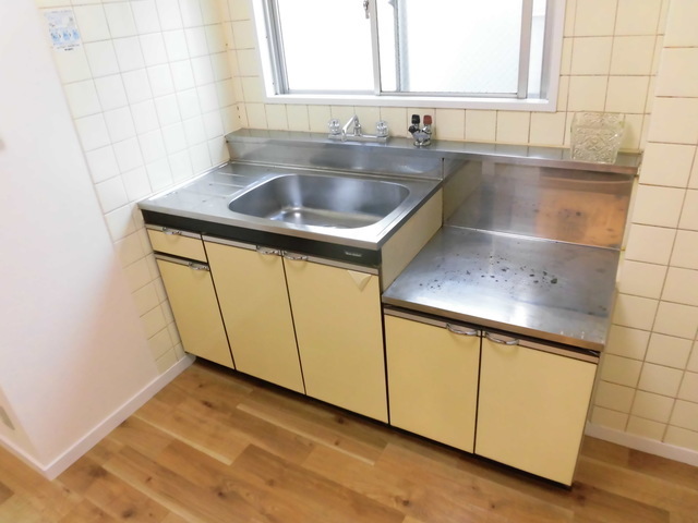 その他設備　キッチンの前に窓が有るのは魅力的ですよ