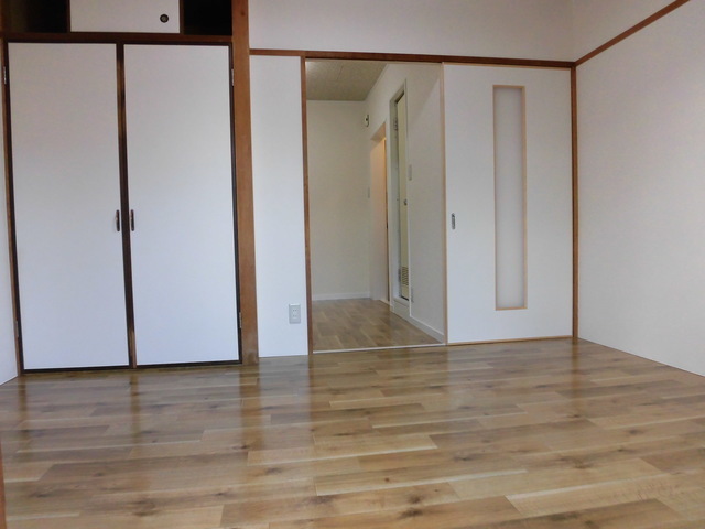 居室・リビング　綺麗にリフォーム済みの洋室です