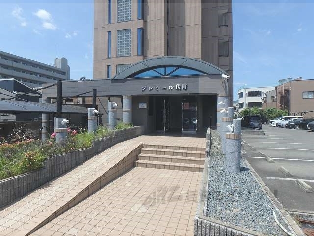 エントランス　正面玄関