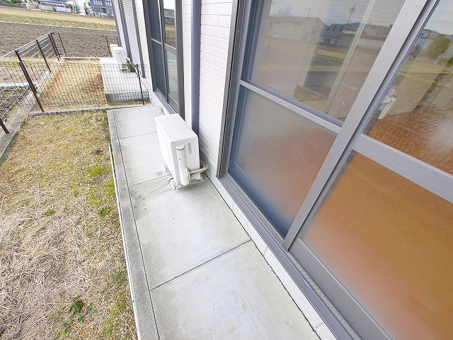 庭　簡単な家庭菜園も楽しめるお庭です