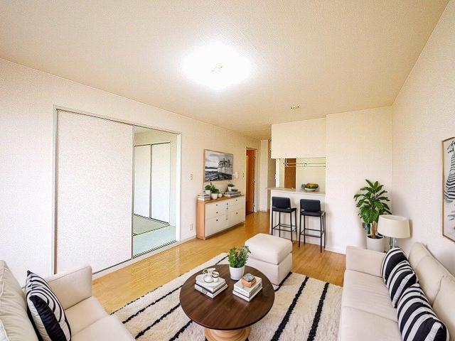 居室・リビング　CGで家具等を配置したもので家具等は含まれません