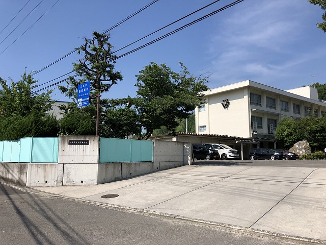 中学校　松山市立内宮中学校（中学校）まで1929m