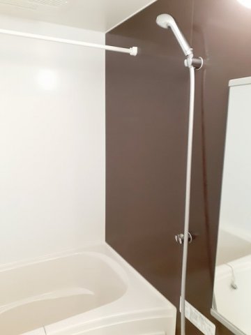 バス・シャワールーム　追い焚き・浴室乾燥機付きのお風呂です♪