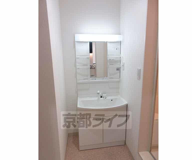 洗面設備　使い勝手のいい洗面台です・