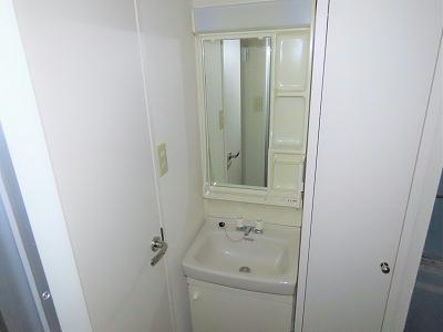 洗面設備　使いやすい独立洗面台です