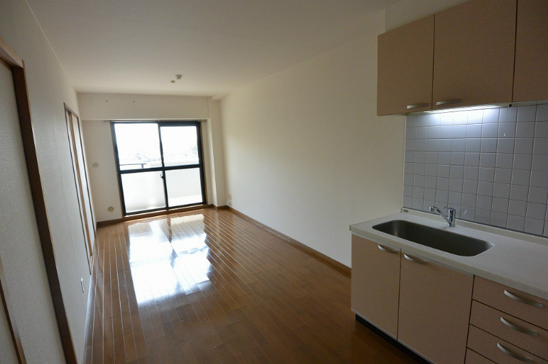 居室・リビング　フローリング仕上げ