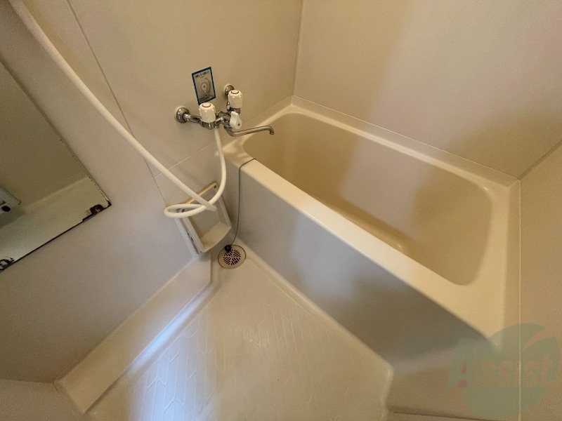 バス・シャワールーム　お風呂になります。一日の疲れを癒してくださいね。