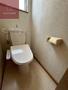トイレ　落ち着いた色調のトイレです