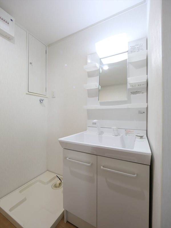 洗面設備　脱衣所　独立洗面台（シャンプードレッサー付）