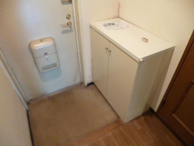 玄関　同物件、別号室のものです。