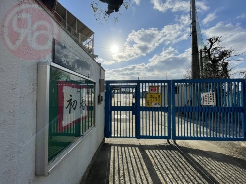 小学校　枚岡東小学校（小学校）まで758m