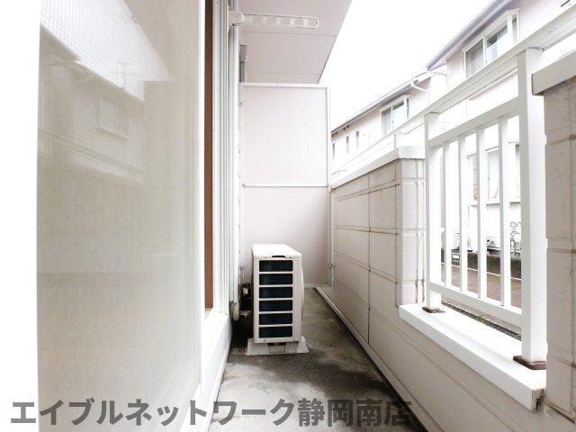 バルコニー　外からの目が気にならないバルコニーで洗濯物が干せます