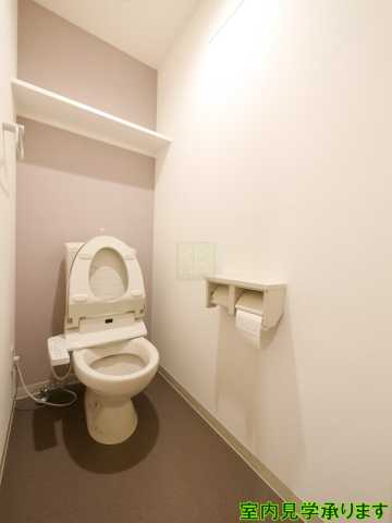 トイレ　別部屋になります。