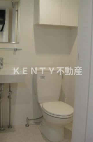 トイレ　落ち着いた色調のトイレです