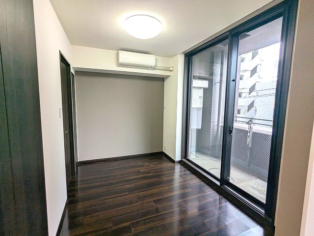 バルコニー　リビングと洗面からの2WAYの洋室、エアコン、クローゼット2