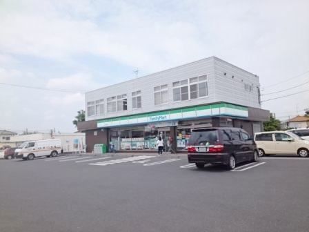 コンビニ　ファミリーマート（コンビニ）まで300m