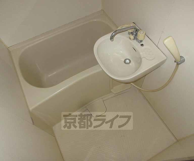 バス・シャワールーム　洗面台が一緒になったバスルームです！