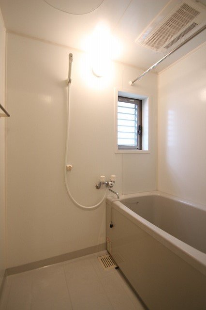 バス・シャワールーム　同物件、別号室のものです。