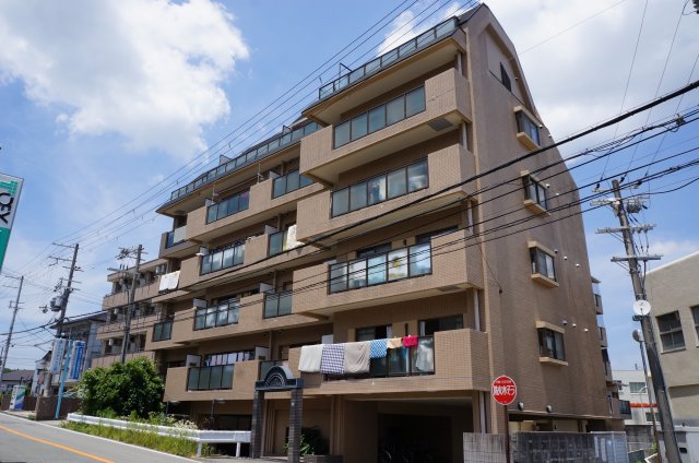 建物外観　落ち着いた雰囲気の外観です
