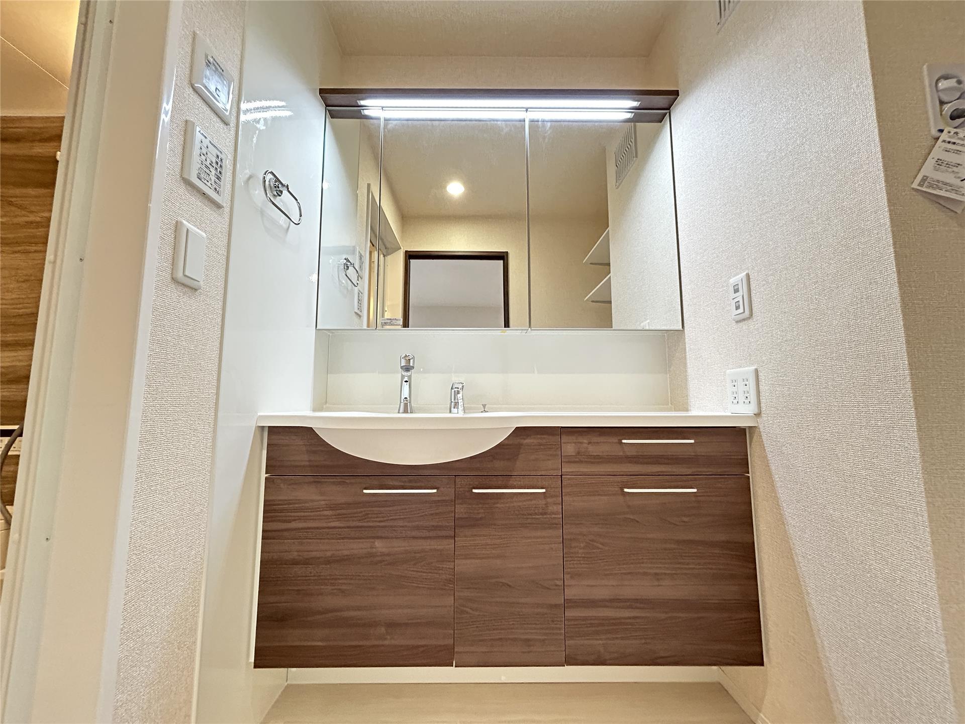 洗面設備　洗髪洗面化粧台