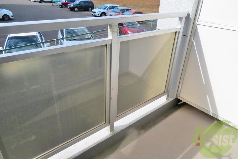 バルコニー　バルコニーはガラスでおしゃれですね。