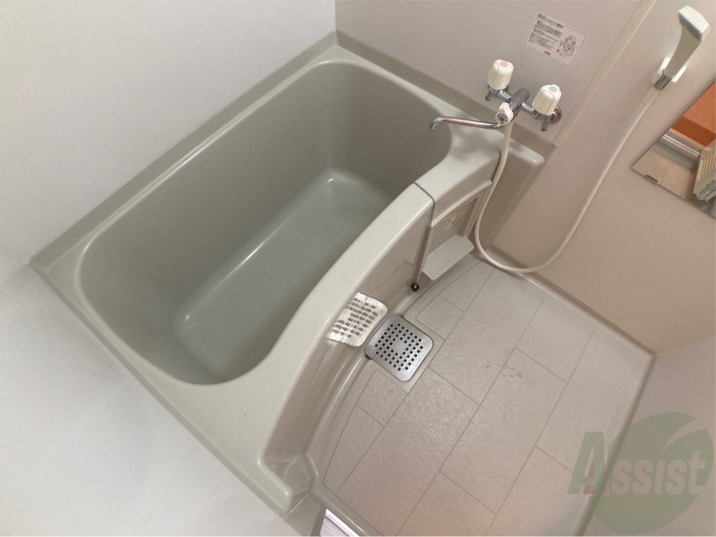 バス・シャワールーム　ユニットバスです。疲れを癒すのに欠かせませんね！