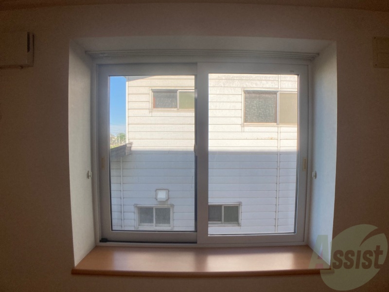 バルコニー　窓が大きいので風の通りが良さそうですね！！