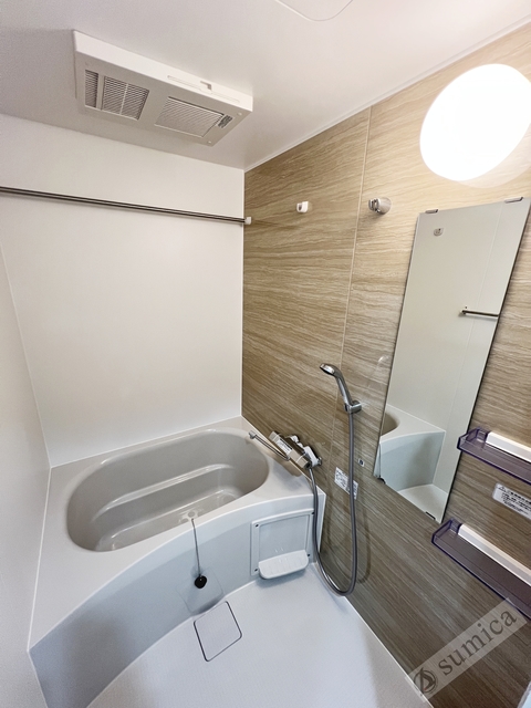 バス・シャワールーム　浴室暖房乾燥機付きバスルーム♪※３０２号の室内写真です。