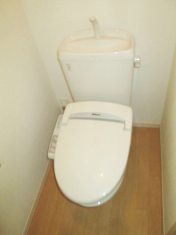 トイレ　温水洗浄便座付き♪