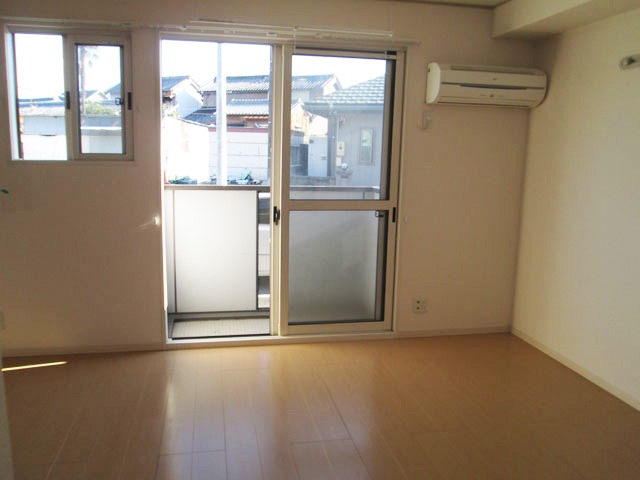 居室・リビング　１２帖の洋室！