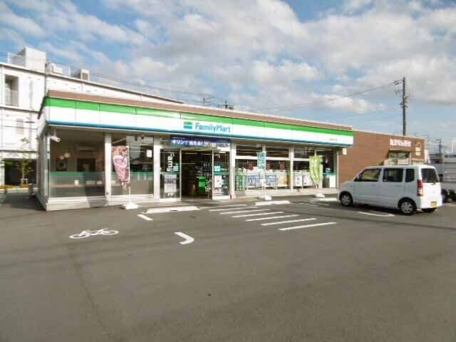 コンビニ　ファミリーマート松阪春日町店（コンビニ）まで190m