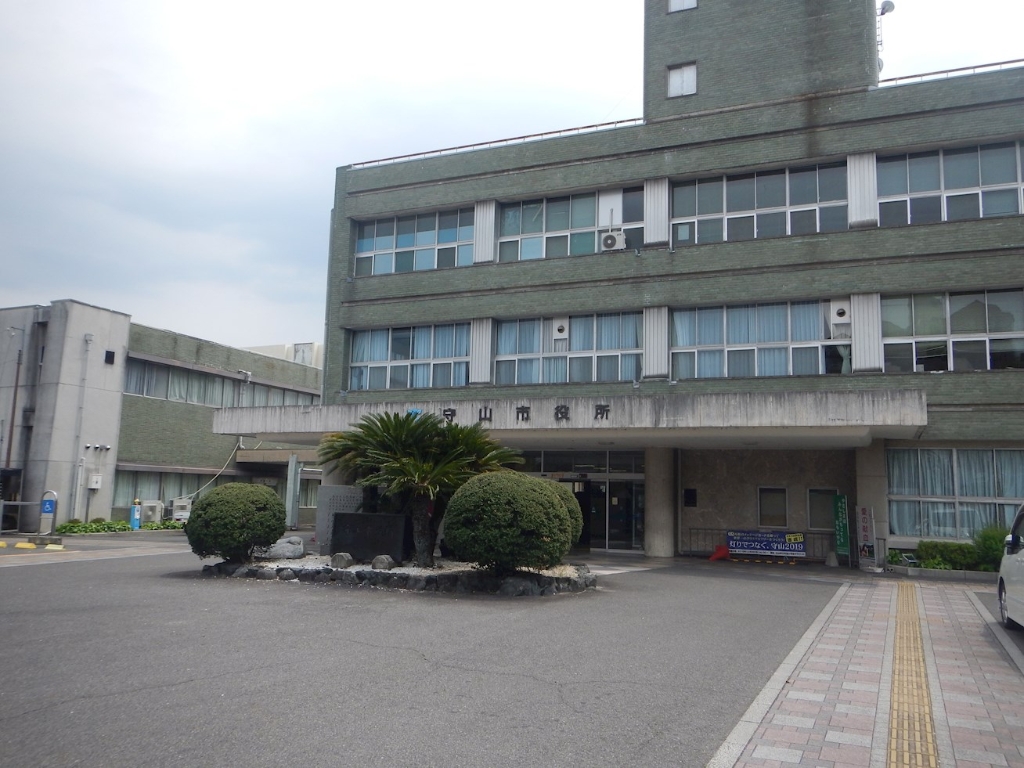 役所　守山市役所（役所）まで330m