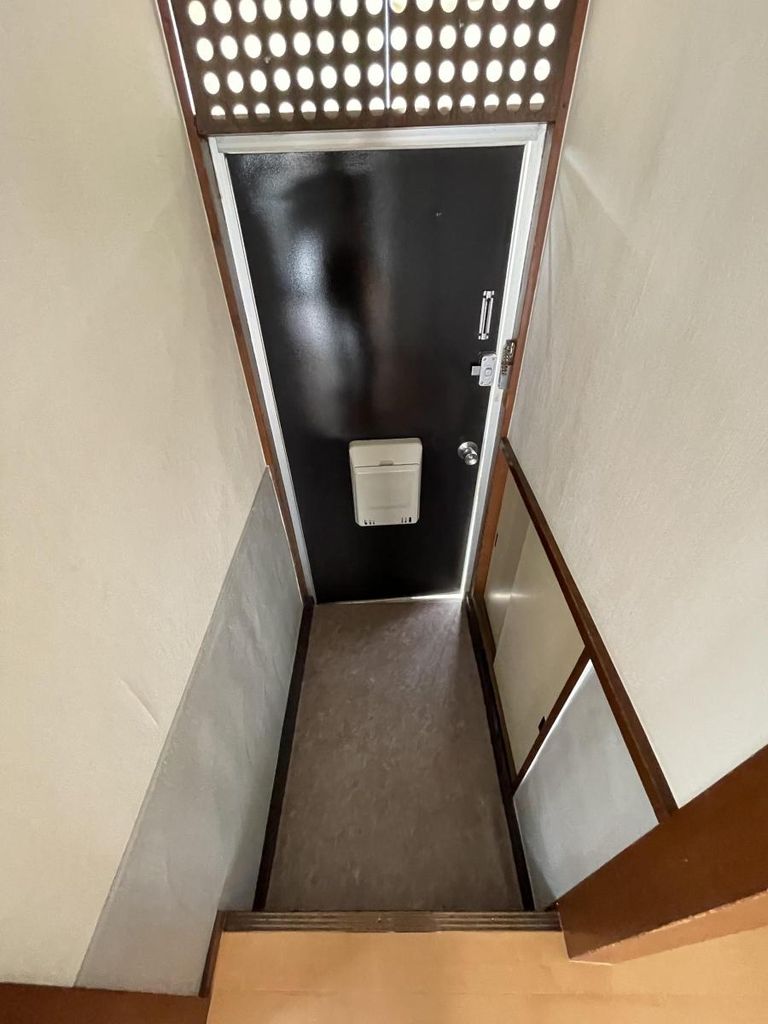 玄関　バルコニー