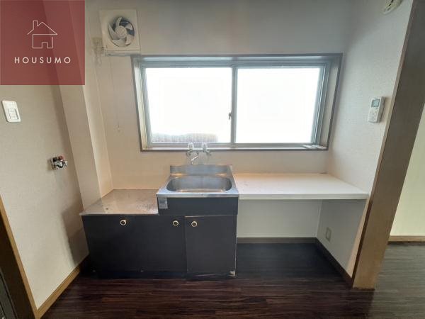 キッチン　コンパクトなキッチンで掃除もラクラク