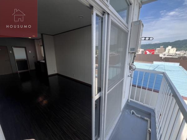 バルコニー　外からの目が気にならないバルコニーで洗濯物が干せます