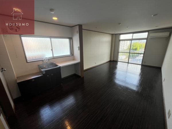 居室・リビング　こちらの居間で趣味の時間をお楽しみください